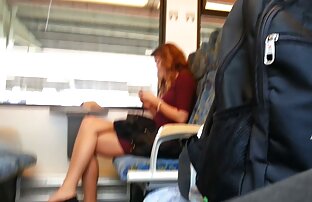 XXX Ein junges Mädchen geht mit dem Boden aus und pornofilme reife frauen sitzt mit ihrer Vagina darauf
