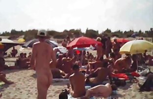 XXX Eine junge Frau, schwarz interessiert sich für pornofilme frauen über 50 jahre gratis ohne anmelden einen Vorschlag für ein Büro und spielt mit ihm
