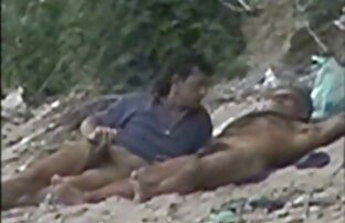 XXX Eine reife Frau steckte ihre Muschi sexfilme ältere auf die schwarzen Jungs und der positive Sprung darauf