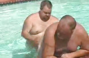 XXX Schöne reifen pornos finger der Blondine auf dem Bett